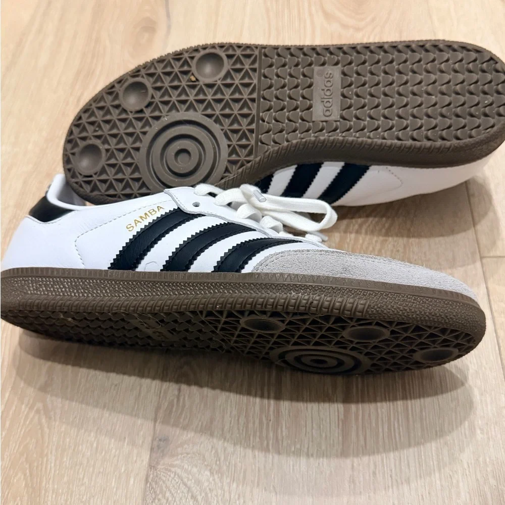 Adidas White and Black Samba Sneakers 8 Like New - Picture 2 of 5